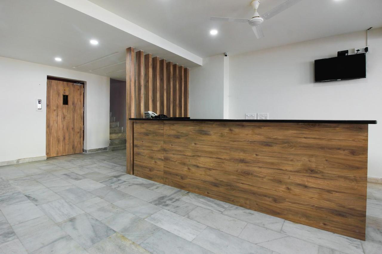 Capital O Sri Suprabhat Grand Near Kachiguda Railway Station Haidarábád Kültér fotó